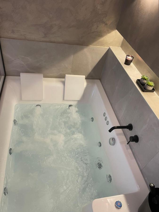 Jacuzzi Suite Ladadika Салоніки Екстер'єр фото